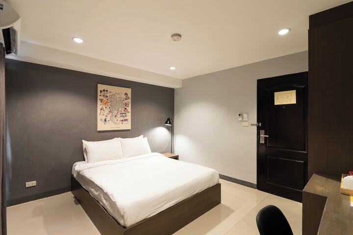 Room 16 of 37