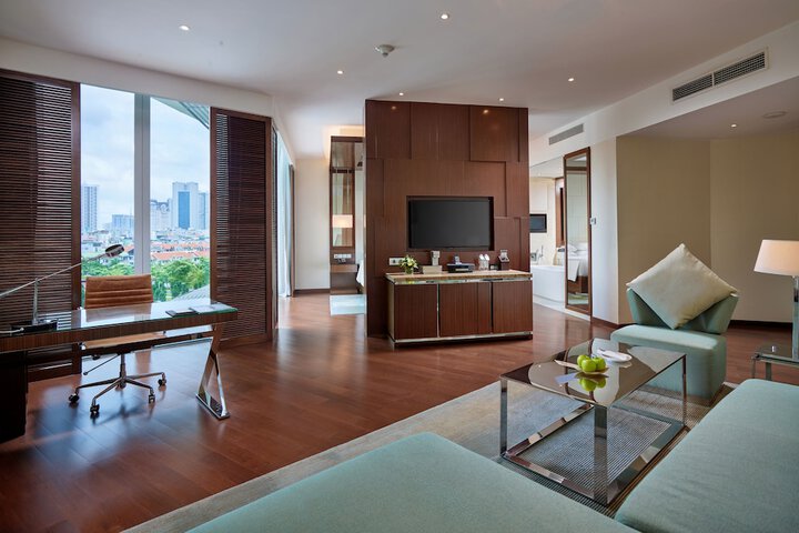 Room 43 of 176