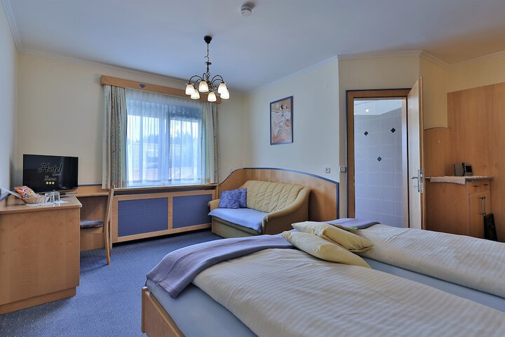 Room 4 of 87