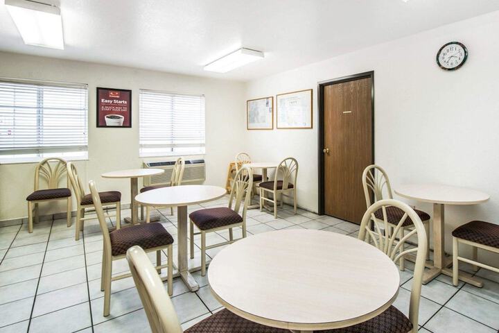 Breakfast/Coffee Service 107 of 119