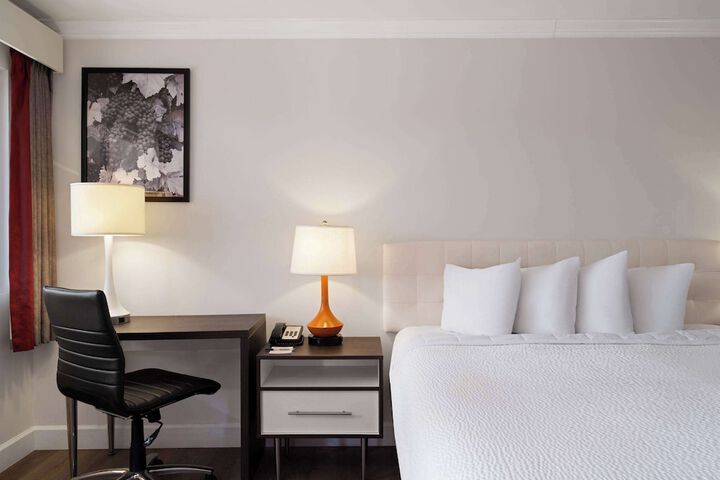 1 King Bed (15 of 18)