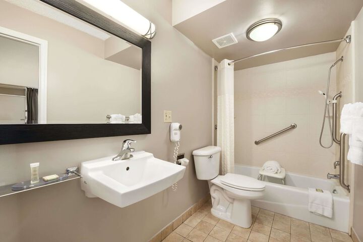 2 Double Beds (6 of 11)
