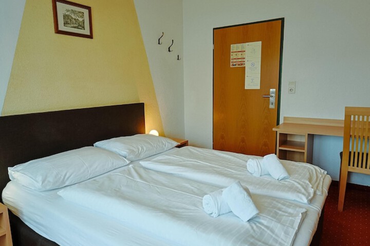 Room 34 of 69