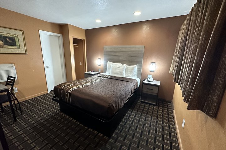 Basic Queen Bed (5 of 35)