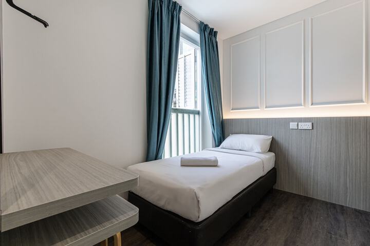 Room 16 of 32