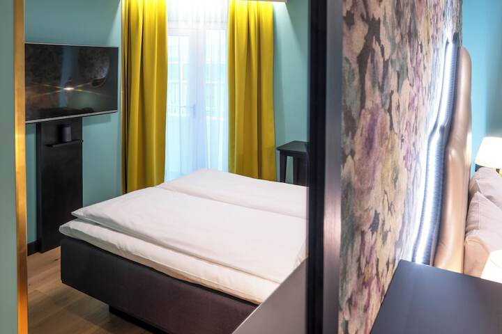Room 31 of 104
