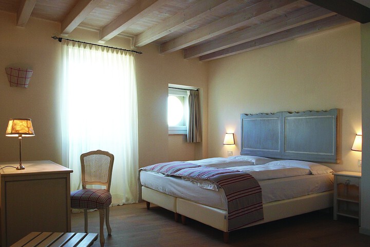Room 5 of 75