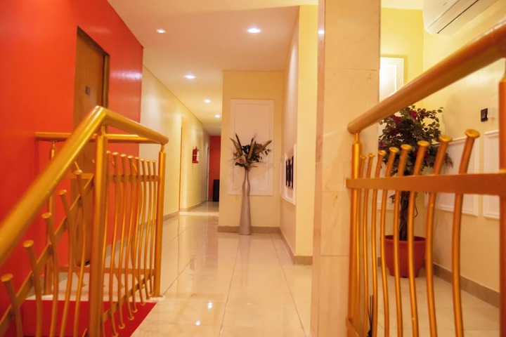 Ballroom/Hall 72 of 77