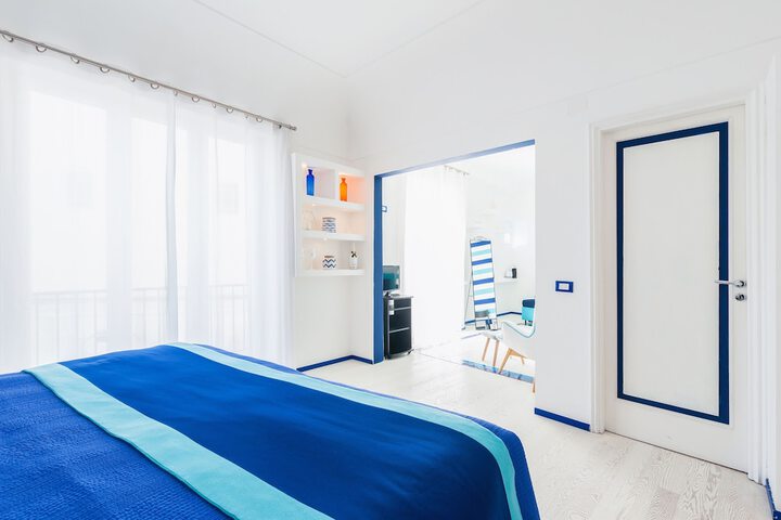 Room 6 of 30