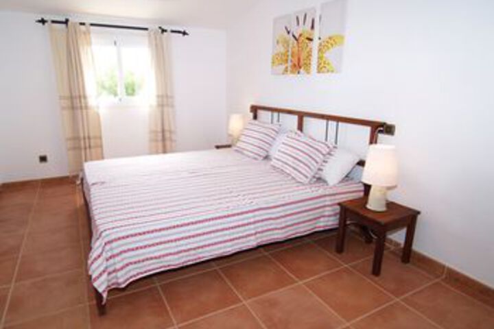 Room 9 of 16