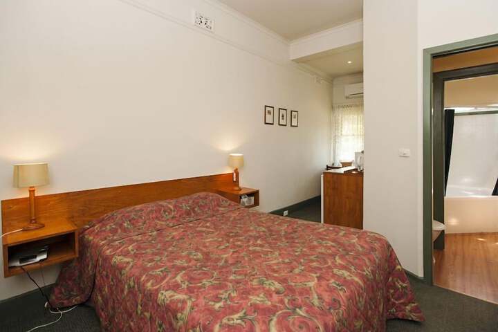 Room 8 of 18