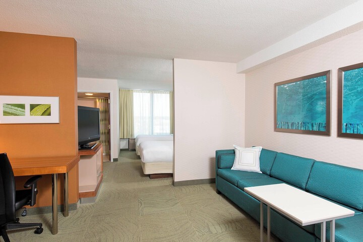 2 Double Beds Sofa Bed Wet Bar Work Desk Microwave and Refrigerator Full Breakfast (5 of 5)