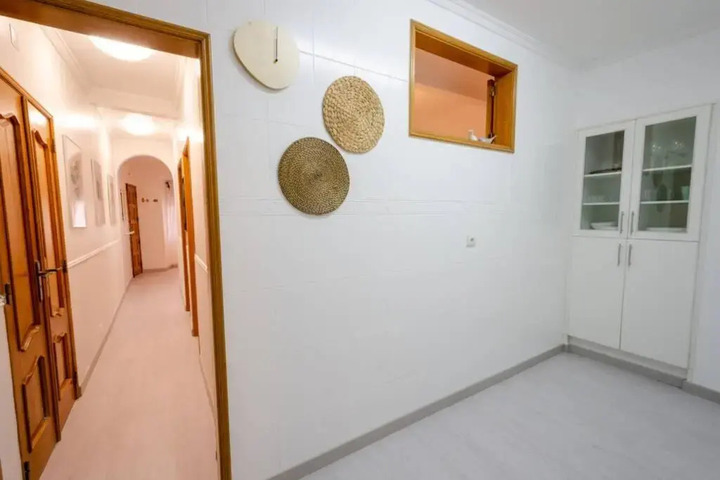 Room 10 of 12