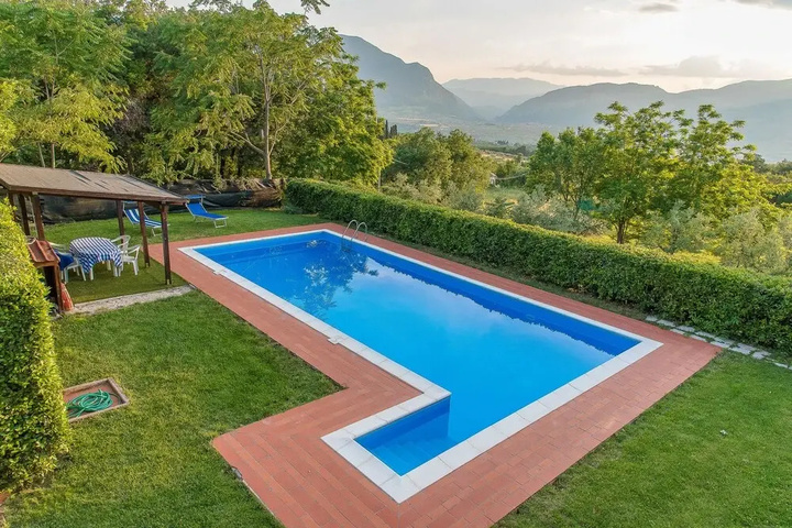 Pool 10 of 17