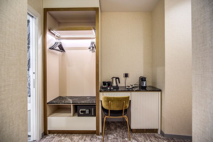 Room 21 of 114
