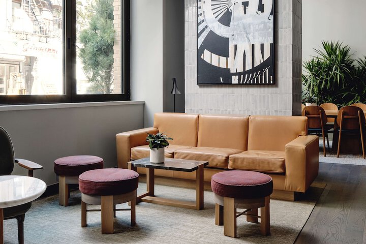 Lounge 48 of 62