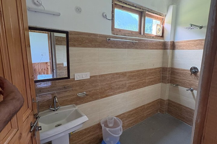 Room 10 of 21