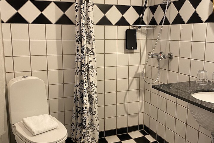 Room 164 of 214