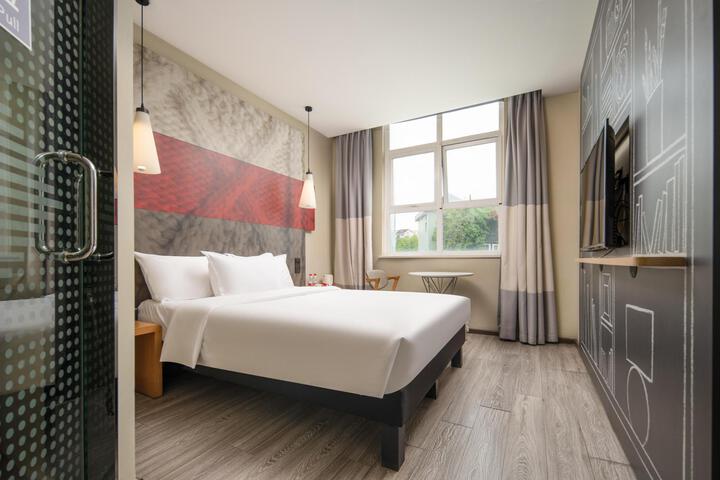 Room 27 of 41