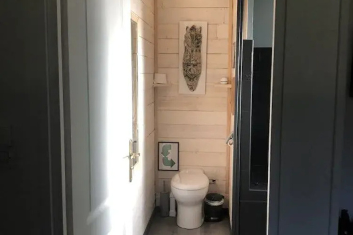 Room 8 of 14