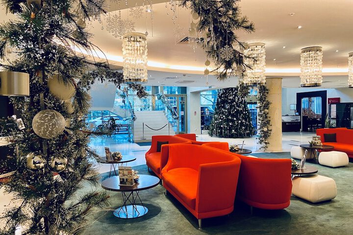 Entrance & Lobby