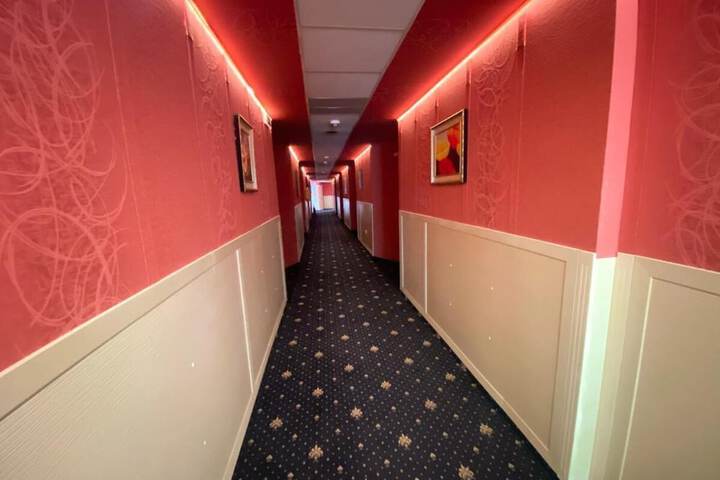 Room 12 of 32