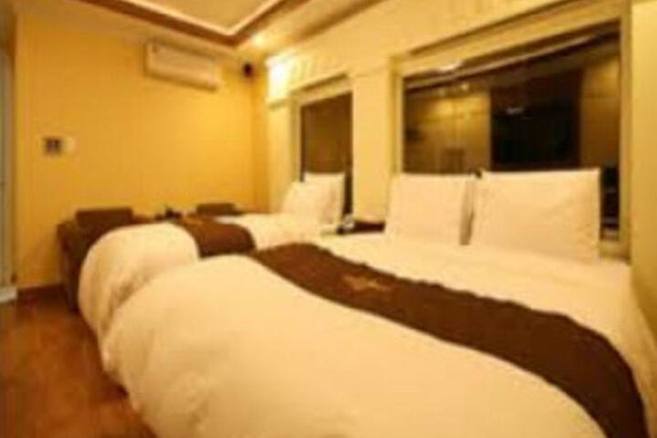 Room 3 of 6
