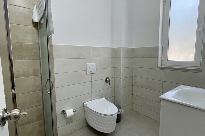Room 102 of 121