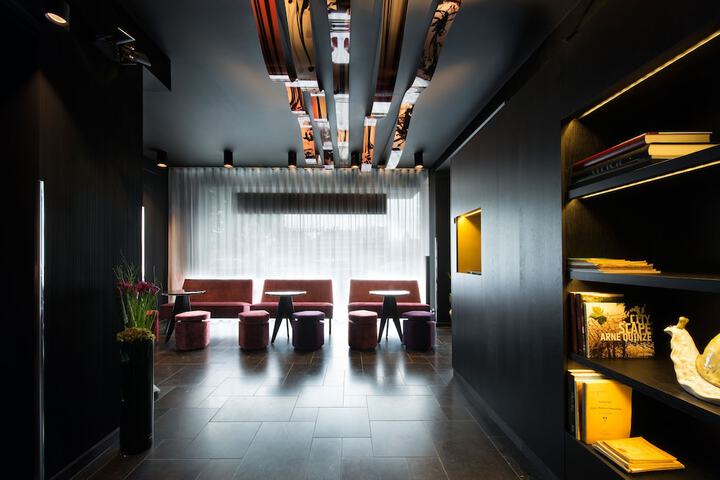 Entrance & Lobby