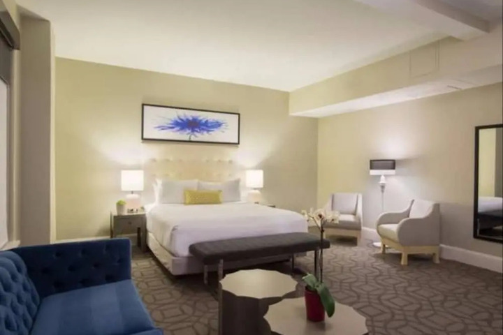 YUEGUANG HOLIDAY HOTEL