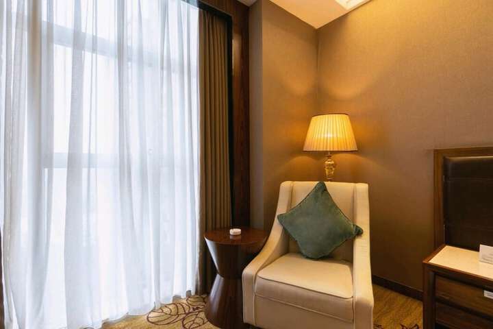 Room 4 of 93