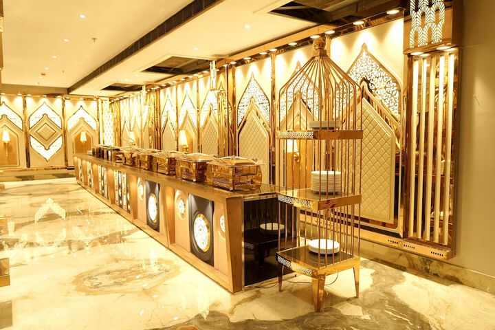 Ballroom/Hall 15 of 17