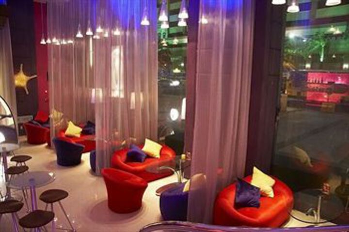 Lounge 41 of 66