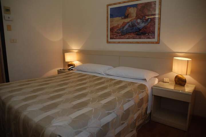 Room 13 of 69