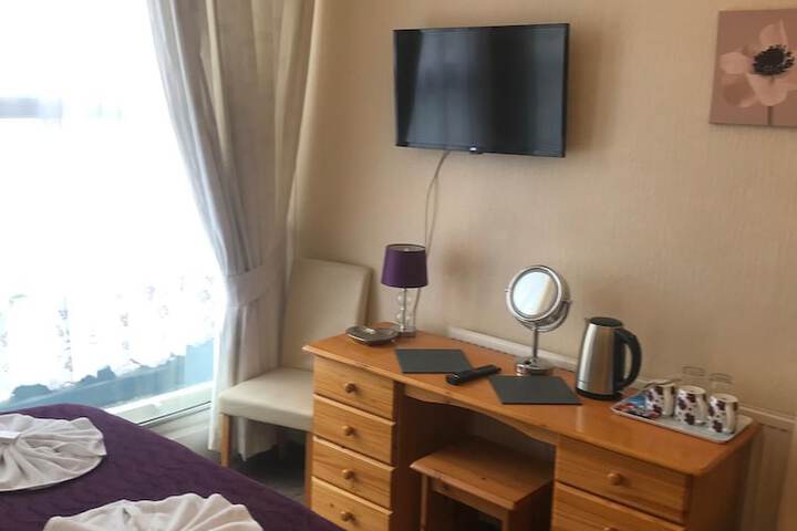 Room 17 of 40