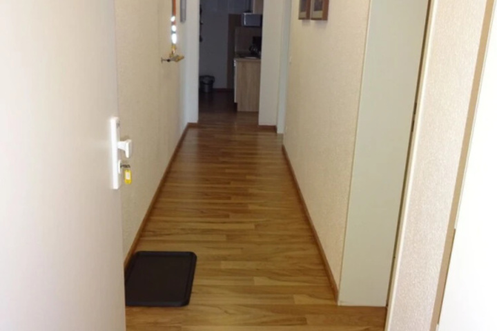 Room 8 of 12