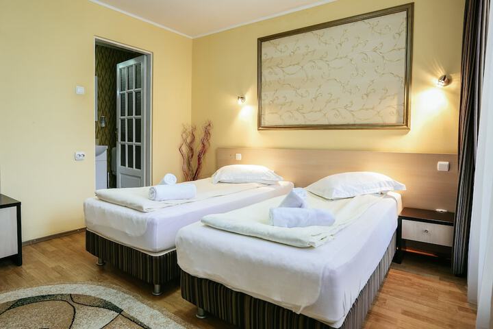 Room 9 of 40