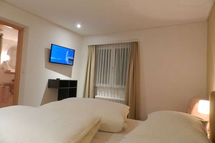 Room 6 of 62