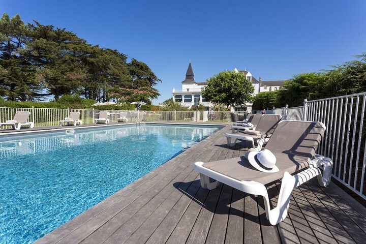 Hotel Pool