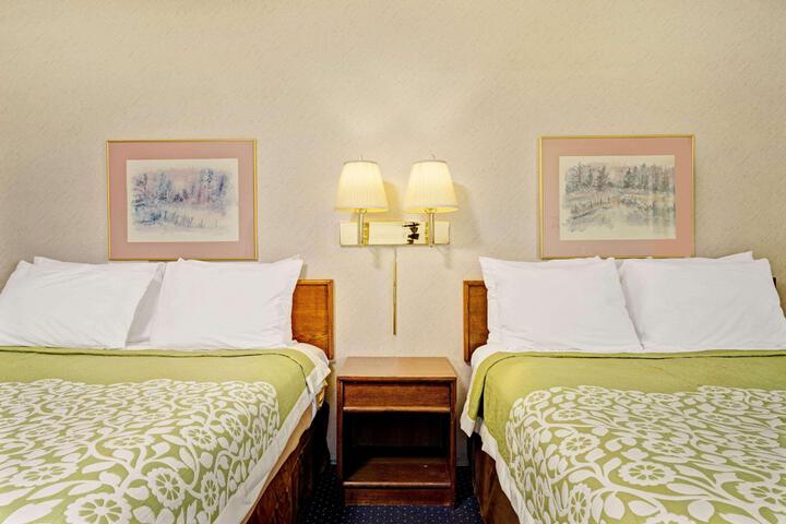 2 Queen Beds (3 of 8)