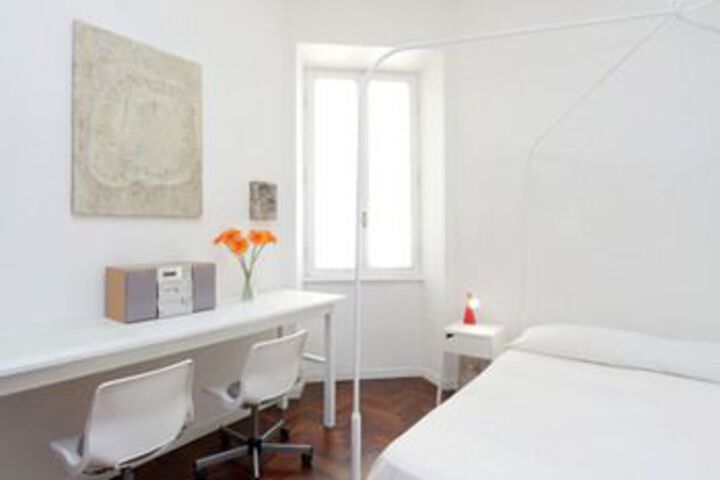 Room 6 of 9