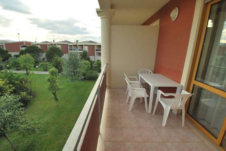 Room 7 of 27