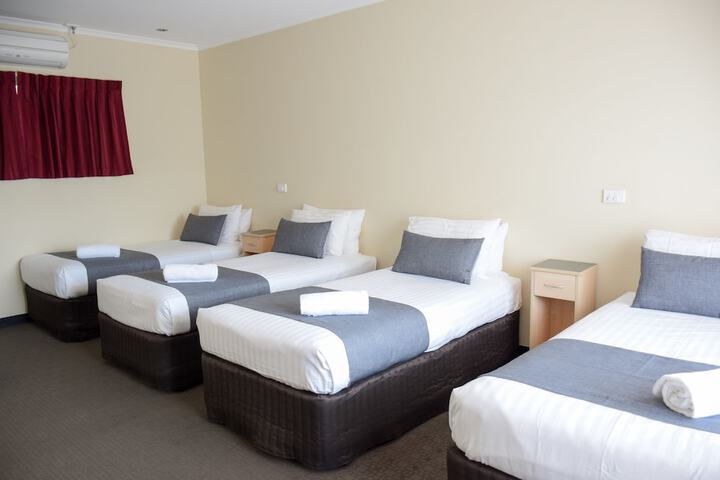 Room 9 of 34