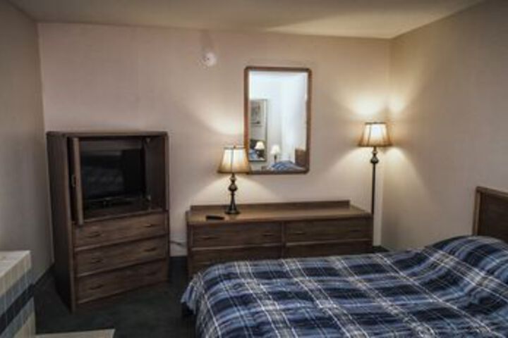 Room 6 of 18
