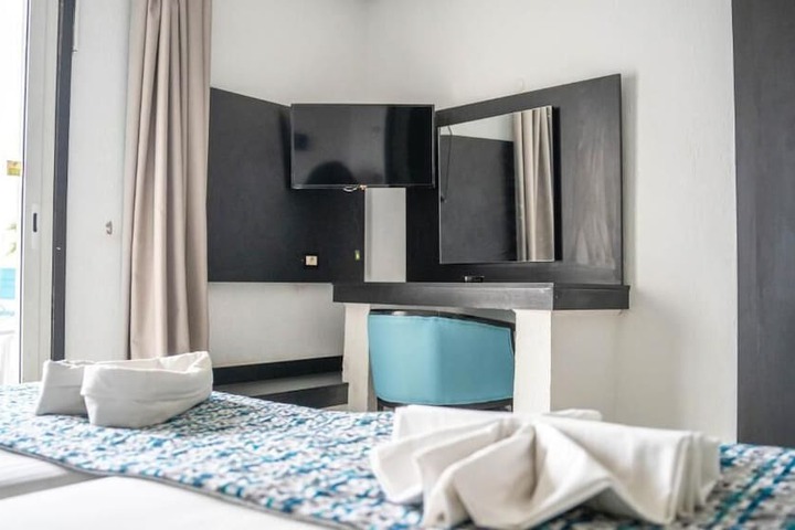 Room 4 of 25
