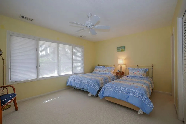 Room 2 of 16