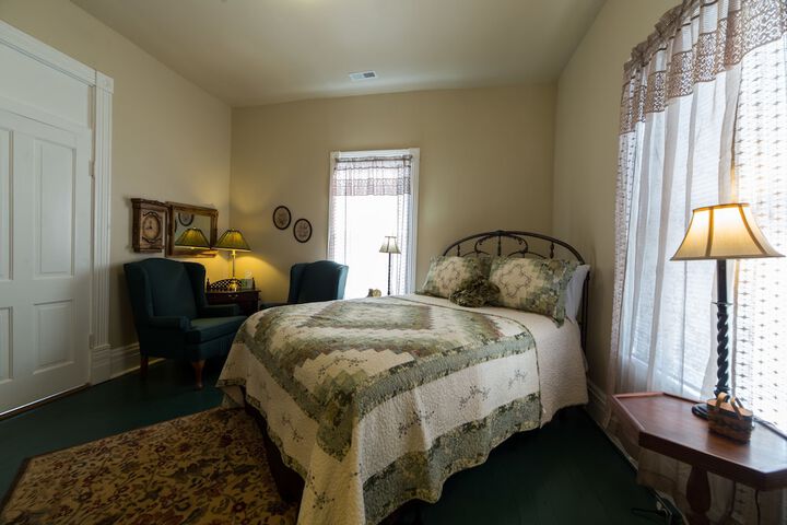 Room 9 of 32