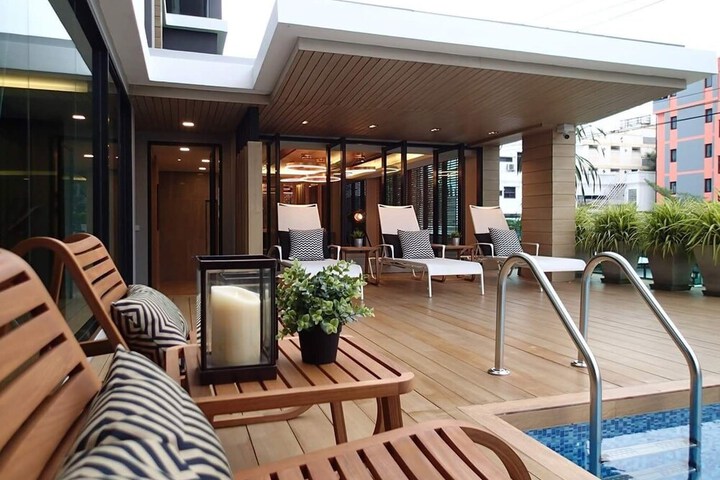 Sundeck 29 of 31