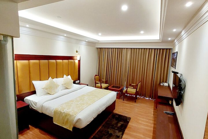 Room 8 of 15