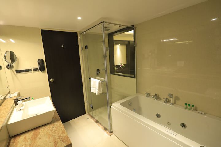 Room 6 of 6